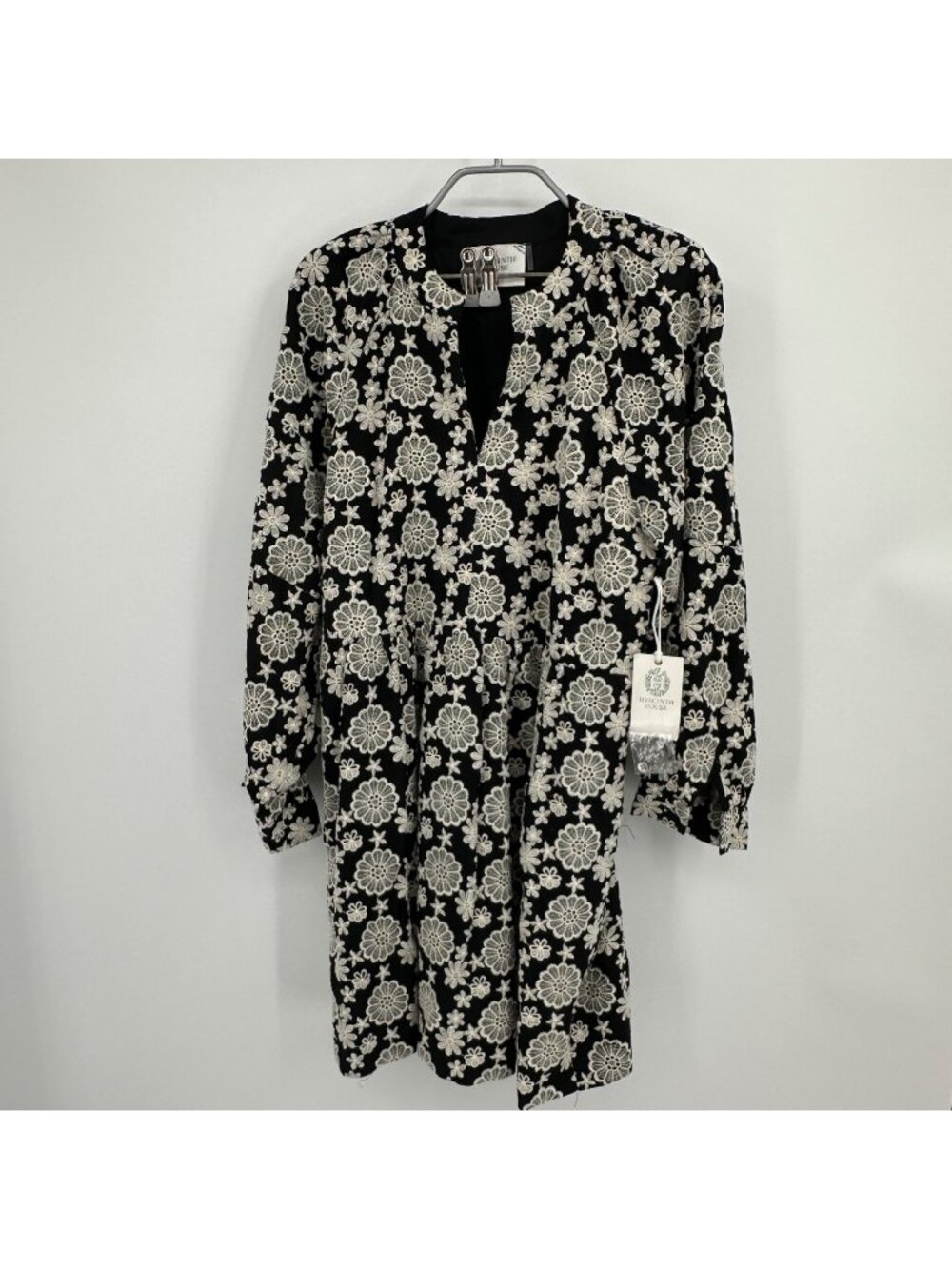 Hyacinth House by Tuckernuck Black/Ivory Eyelet Kathleen Mini Dress sz M Floral